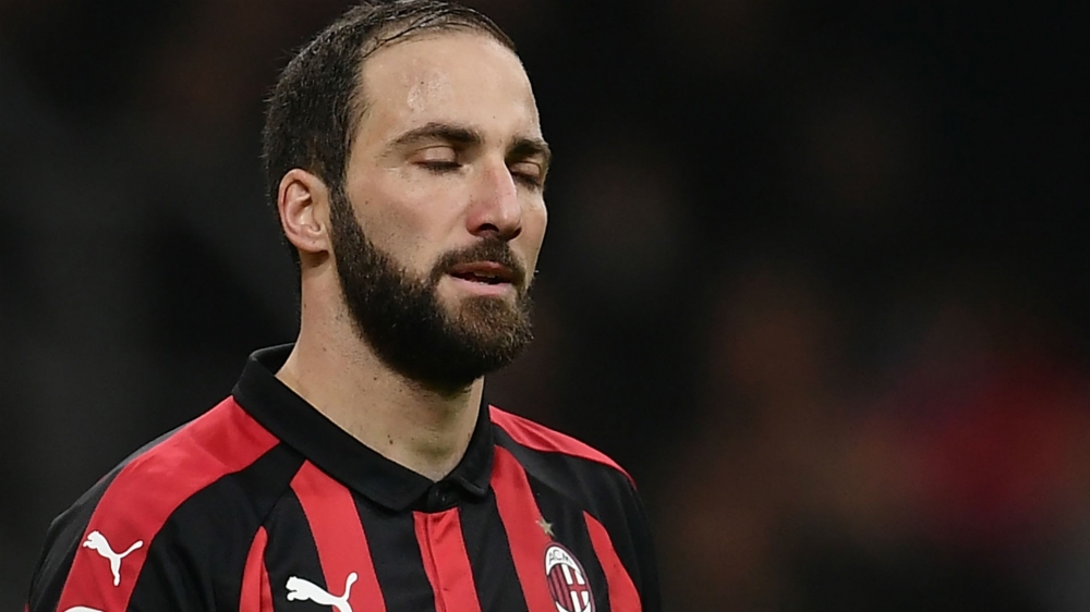 Italy's deputy prime minister 'ashamed' of Higuain after Milan red card