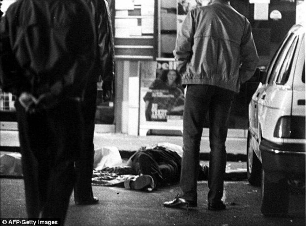 A crime scene picture taken on September 27, 1985 shows the body of a man killed during a hold-up at the Delhaize supermarket in Overijse, by the Brabant killers (Photo: the Guardian)