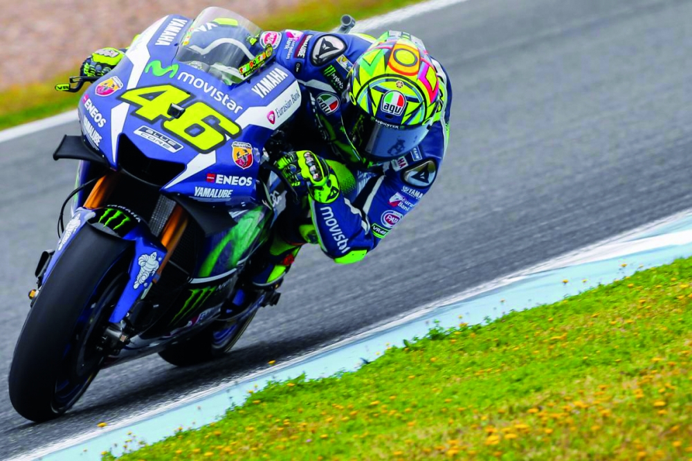 Rossi wins three-way fight for 52nd pole position