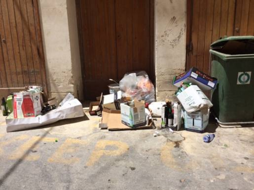 The Valletta local council has complained of the lack of action against people taking out rubbish at the wrong time