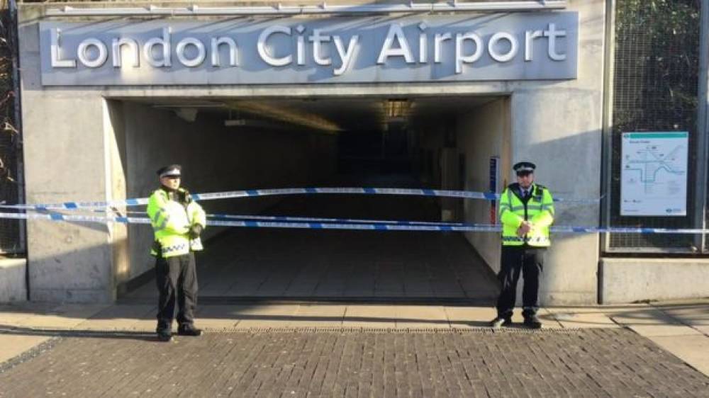 London City Airport closes as WW2 bomb found in Thames