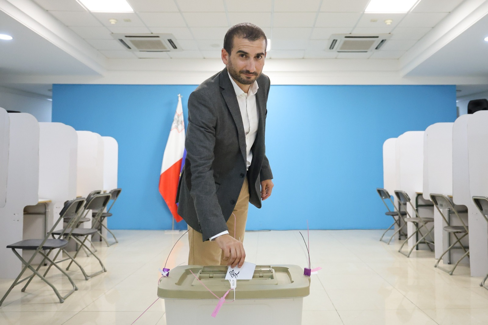PN General Council President Mark Anthony Sammut casting his vote on Wednesday in the leadership election (Photo: PN)