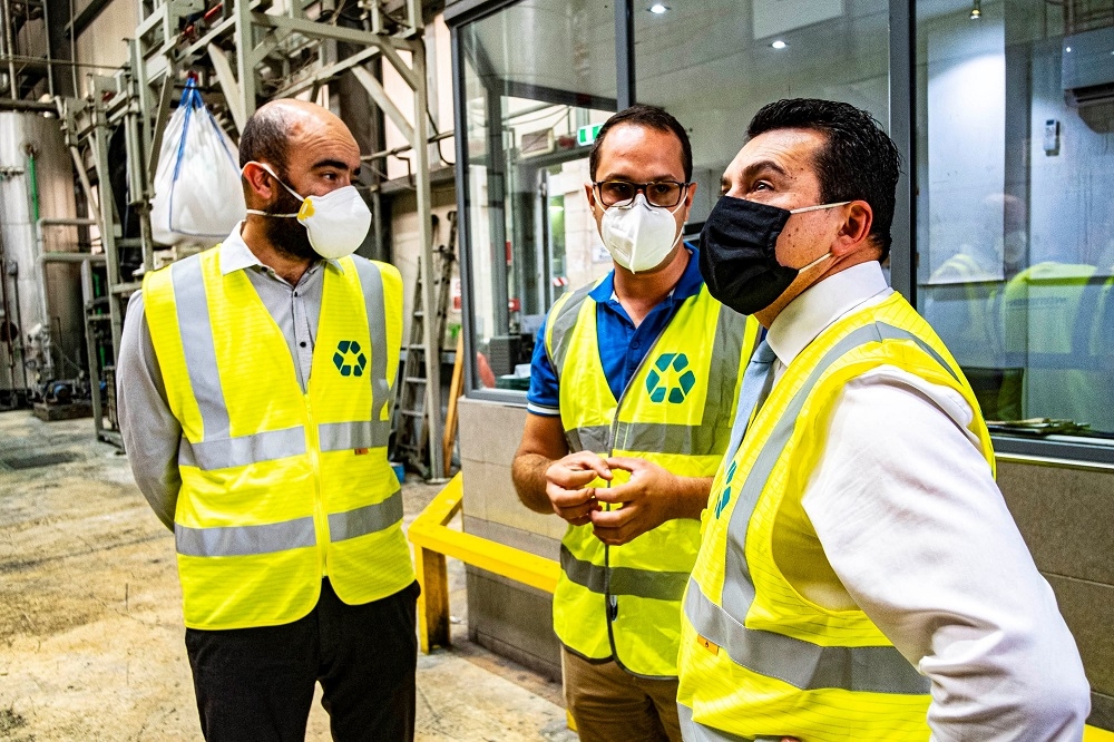 Wasteserv CEO Richard Bilocca (left) and environment minister Aaron Farrugia (right)