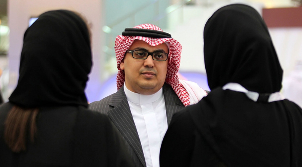 Thousands of Saudis sign petition to end male guardianship of women