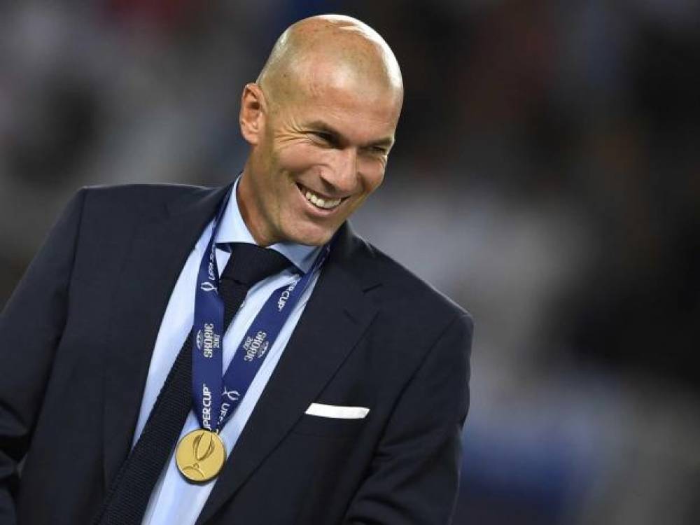 Zinedine Zidane extends his contract with Real Madrid for another three years