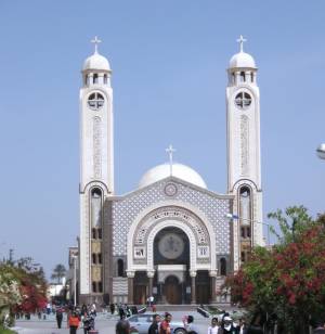 Gunmen kill 12 in Cairo church