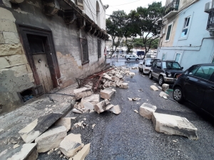 No one injured as balcony collapses in Pietà