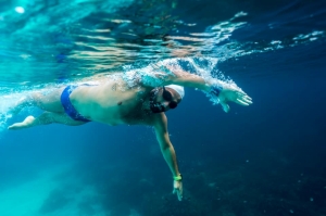 Neil Agius to complete record-breaking swim in Xlendi this evening