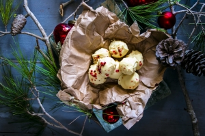 Coconut and lemon snowballs