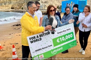 Rehabilitated turtle released at Ġnejna Bay thanks to Wildlife Rescue Team Malta