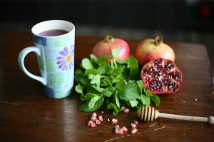 Pomegranate and mint tea