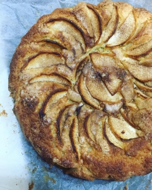 Cinnamon apple and fig cake