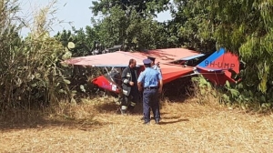 Microlight engine failure forces pilot to perform emergency landing