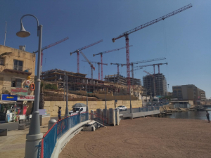 Graffitti slams plan to ‘bury residents’ as db says it is simply using unused floor area