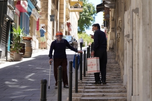 People told to wear visors not face masks when visiting banks