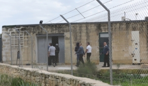 Ongoing detention of asylum seekers for medical reasons is unlawful, NGOs say