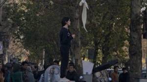 Iranian woman arrested for taking off headscarf freed
