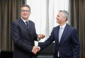 Nationalist Party leader Adrian Delia rebukes Simon Busuttil on trapping statement