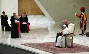 Pope Francis receives Malta-themed crib, luzzu included