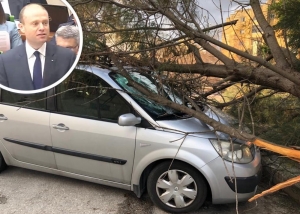 Worst storm since 1982, Prime Minister tells Parliament