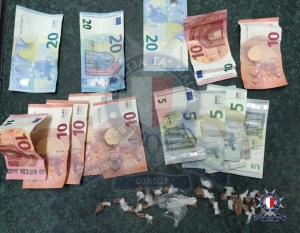 Two men arrested after allegedly trafficking drugs in Valletta entrance