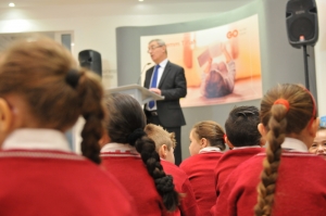 Education Ministry to ditch school uniforms if students prefer tracksuits