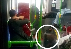Red alert for the partisan media: black man takes his gas cylinder on the bus
