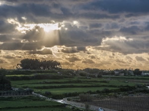 Predicting the weather for 2017: sun in January but rain in July?