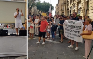 Tension at COVID 'freedom rally' as protestors split into factions
