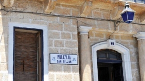 Sicilian man seriously injured following assault with sharp instrument