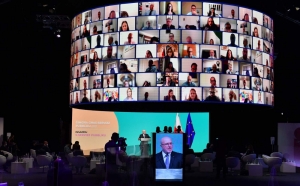 Jumbo-screen will be general election novelty, civil service head says