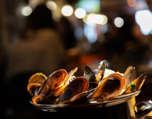 Mussels in white wine and garlic
