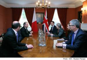 Muscat and Theresa May in latest Brexit discussion in London