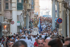Religious pilgrimages will be limited to 100 people, Health Ministry says
