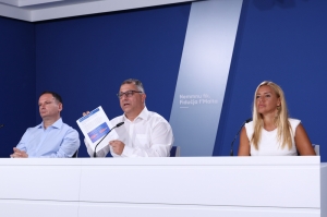 Lower target for carbon reduction is government's 'certificate of failure', PN says