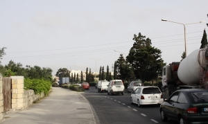Third lane and cycle lane for Vjal l-Avjazzjoni