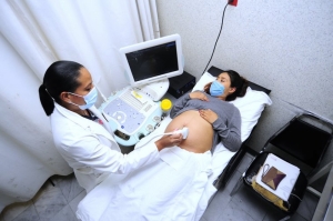 Expectant fathers express anger at COVID-19 ban on hospital visits
