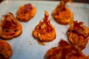Crostini with pumpkin and pancetta
