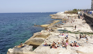 Sewage leak from nearby establishment contaminates sea near Qui-Si-Sana in Sliema