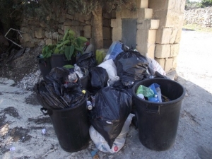 35 people fined this month for taking garbage bags out at the wrong time