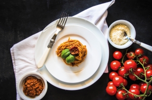 Spaghetti with home-made dried tomato pesto