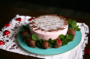 No bake strawberry cheesecake with an Oreo base