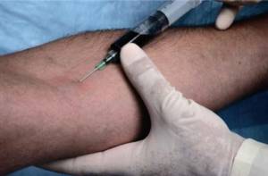 Nurses' union threatens industrial action after COVID-19 vaccine 'chaos'