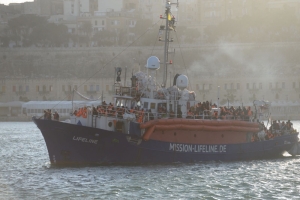 Closing ports to rescue ships is not a solution