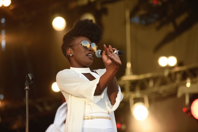 Elizabeth Troy signs with Clean Bandit at Isle of MTV . Photo:Chris Mangion
