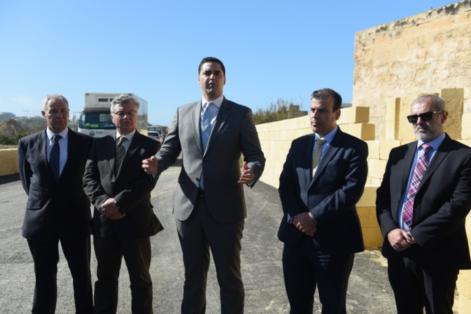 Transport Minister Ian Borg (centre) and Infrastructure Malta CEO Fredrick Azzopardi (centre-right)