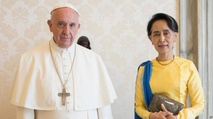 Pope Francis and Aung San Suu Kyi (Photo: VOA)
