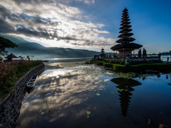 You can let your adventurous streak run wild, exploring the valleys and mountains that make the centre of Bali so scenic