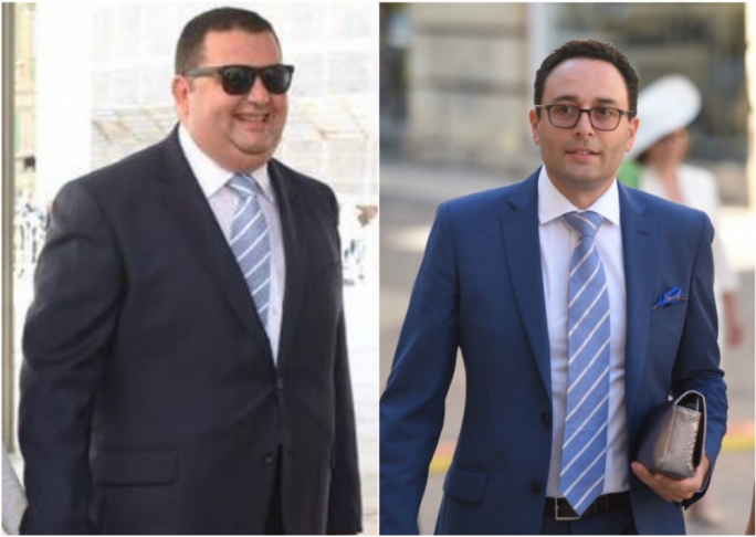 Almost similar... Glenn Bedingfield (left) and David Stellini (right) appear to share similar tastes, with Stellini adding a pocket square to his ensemble... and a clutch bag