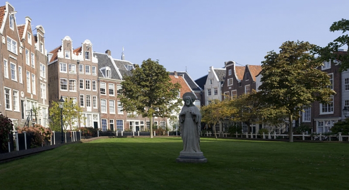 The Begijnhof offers a moment of tranquillity in the heart of the city